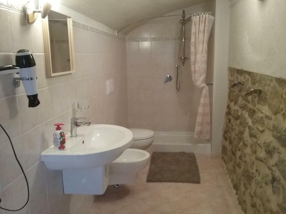 Il Casolare Bioenergetico Bed and Breakfast Albareto  Buitenkant foto