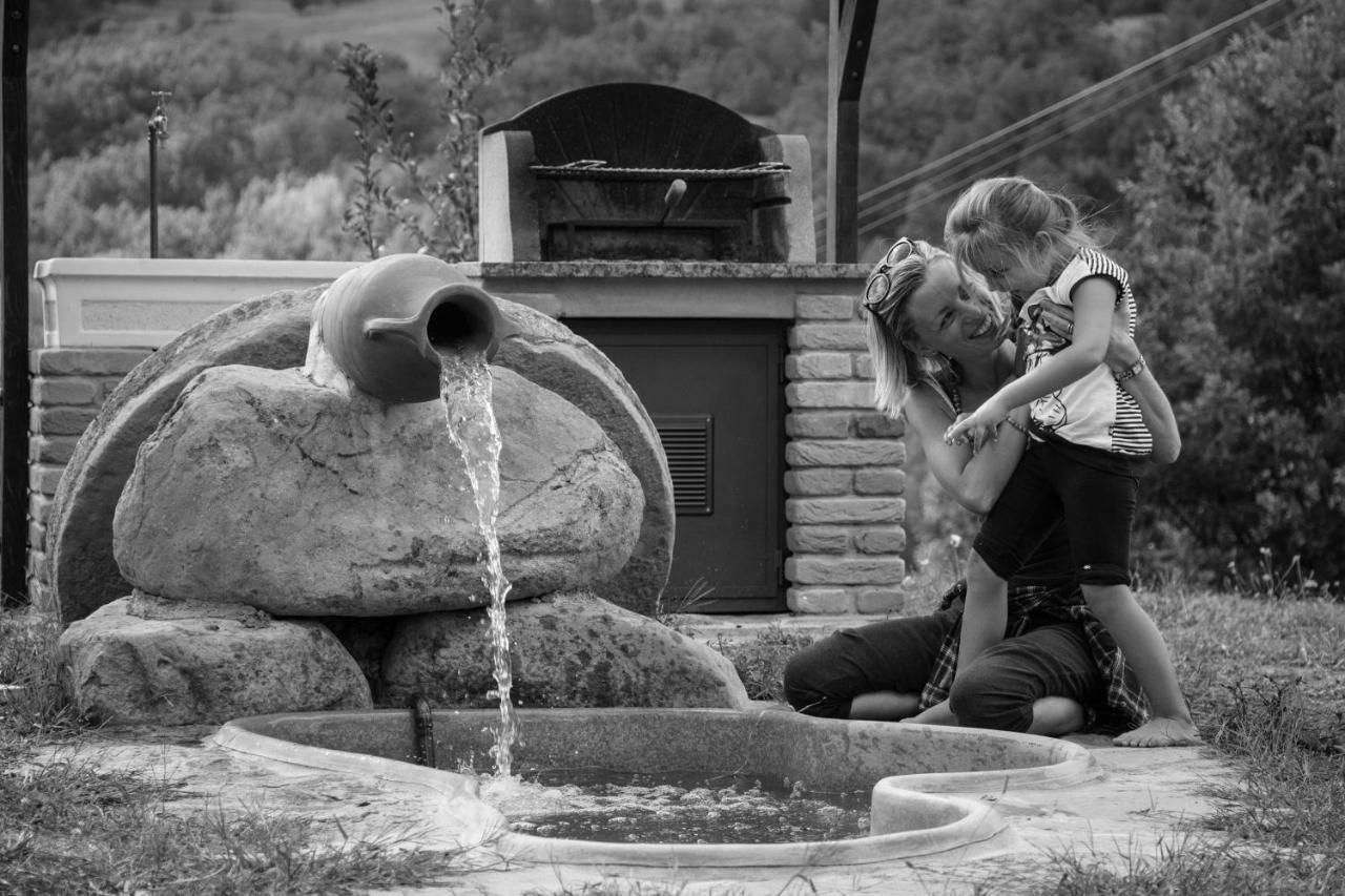 Il Casolare Bioenergetico Bed and Breakfast Albareto  Buitenkant foto
